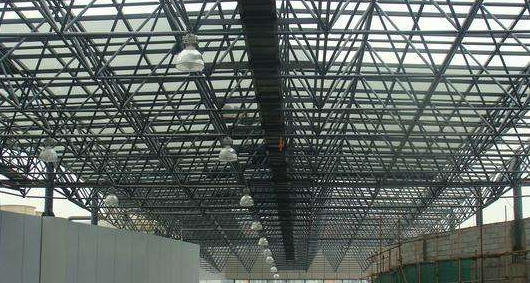 阿里听网架公司的名目师阐述其网架的季节个性